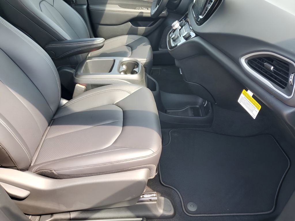 New 2026 Chrysler Voyager LX FWD image 18