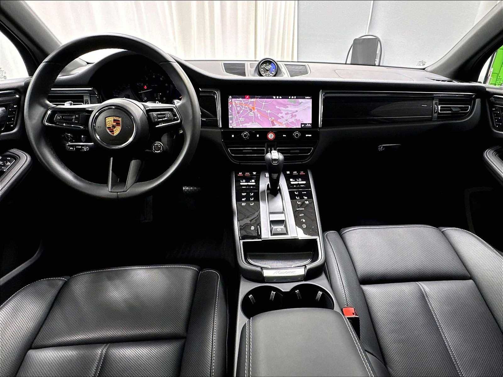 Used 2026 Porsche Macan AWD/4WD image 16