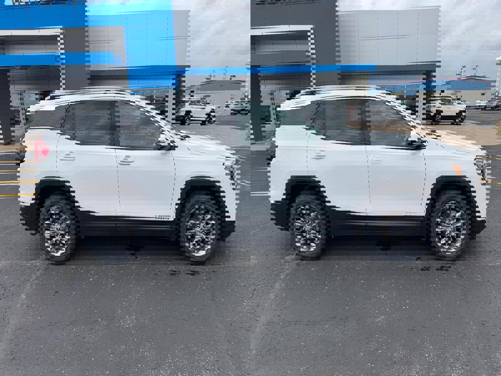 Certified 2023 GMC Terrain SLT w/ LPO, Floor Liner Package image 2