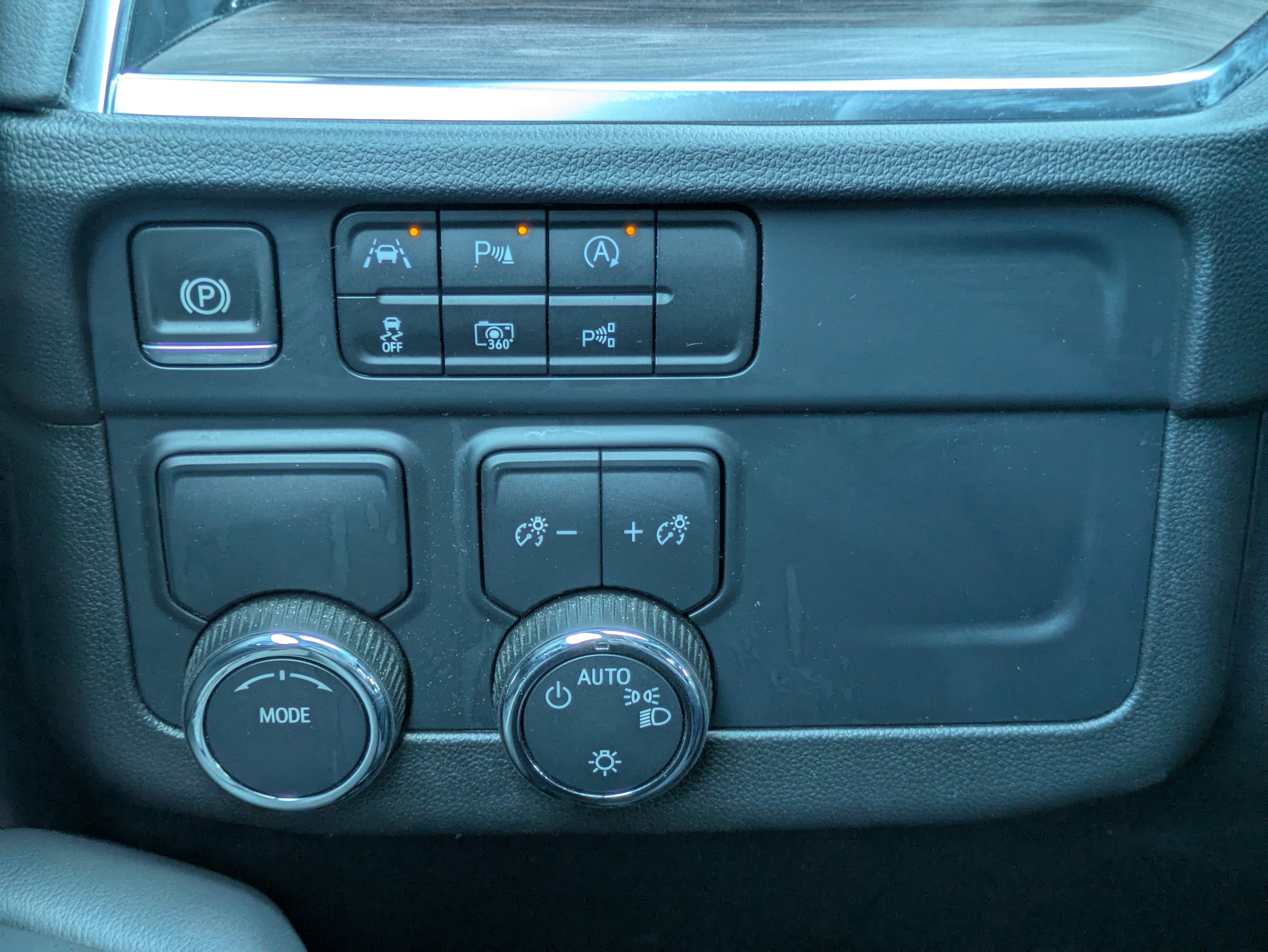 Used 2025 Chevrolet Suburban LS image 14