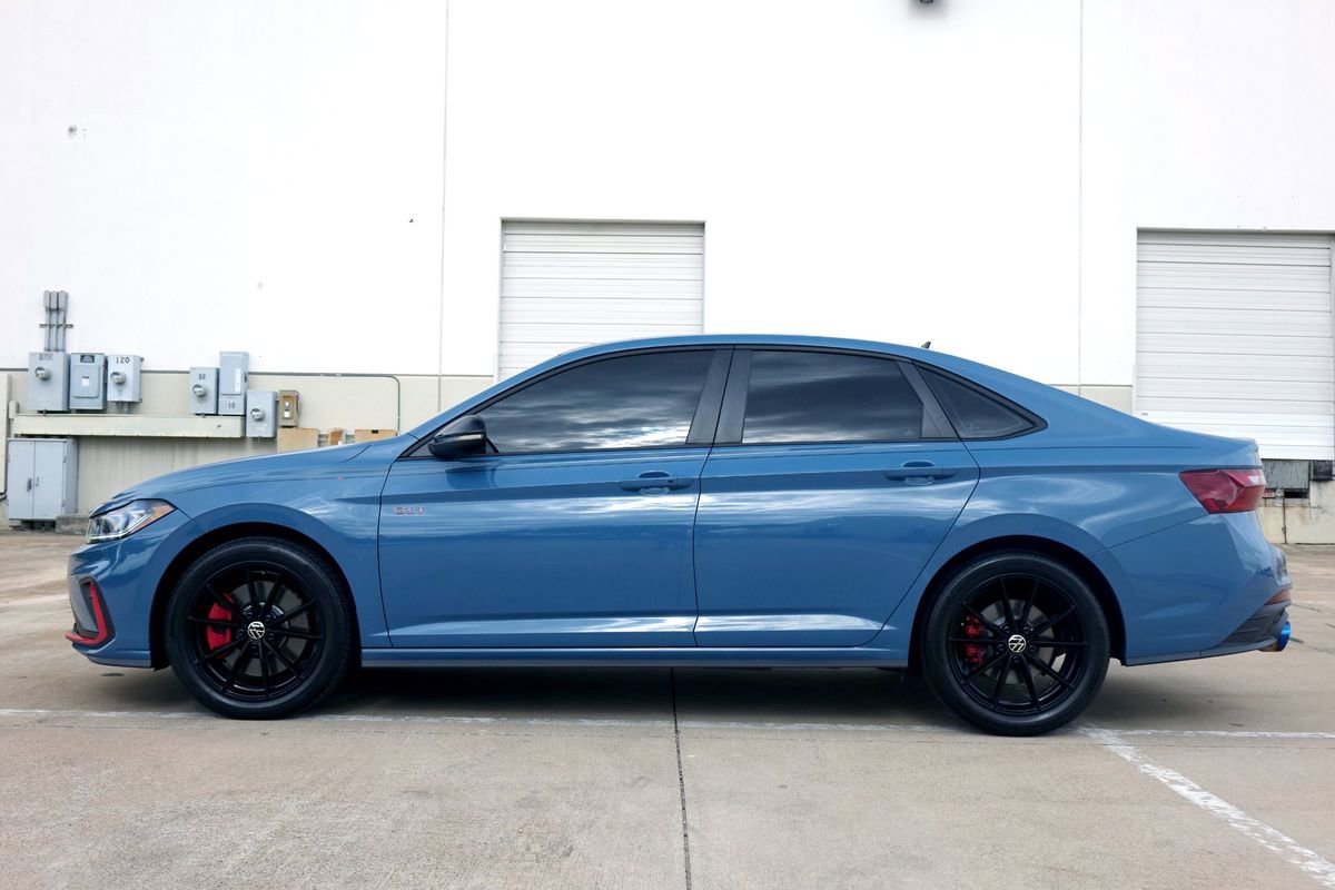 Used 2025 Volkswagen Jetta GLI Autobahn FWD image 13