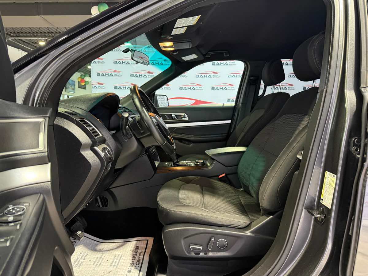 Used 2017 Ford Explorer XLT AWD/4WD image 10