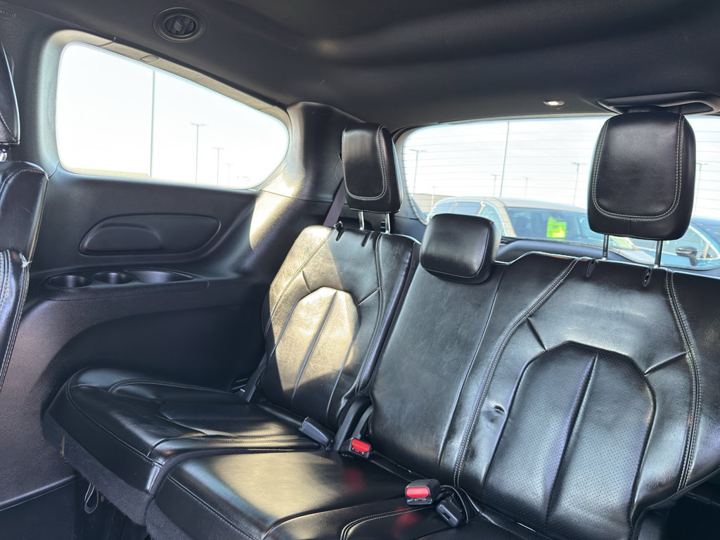 Used 2023 Chrysler Pacifica Touring-L w/ S Appearance Package image 35