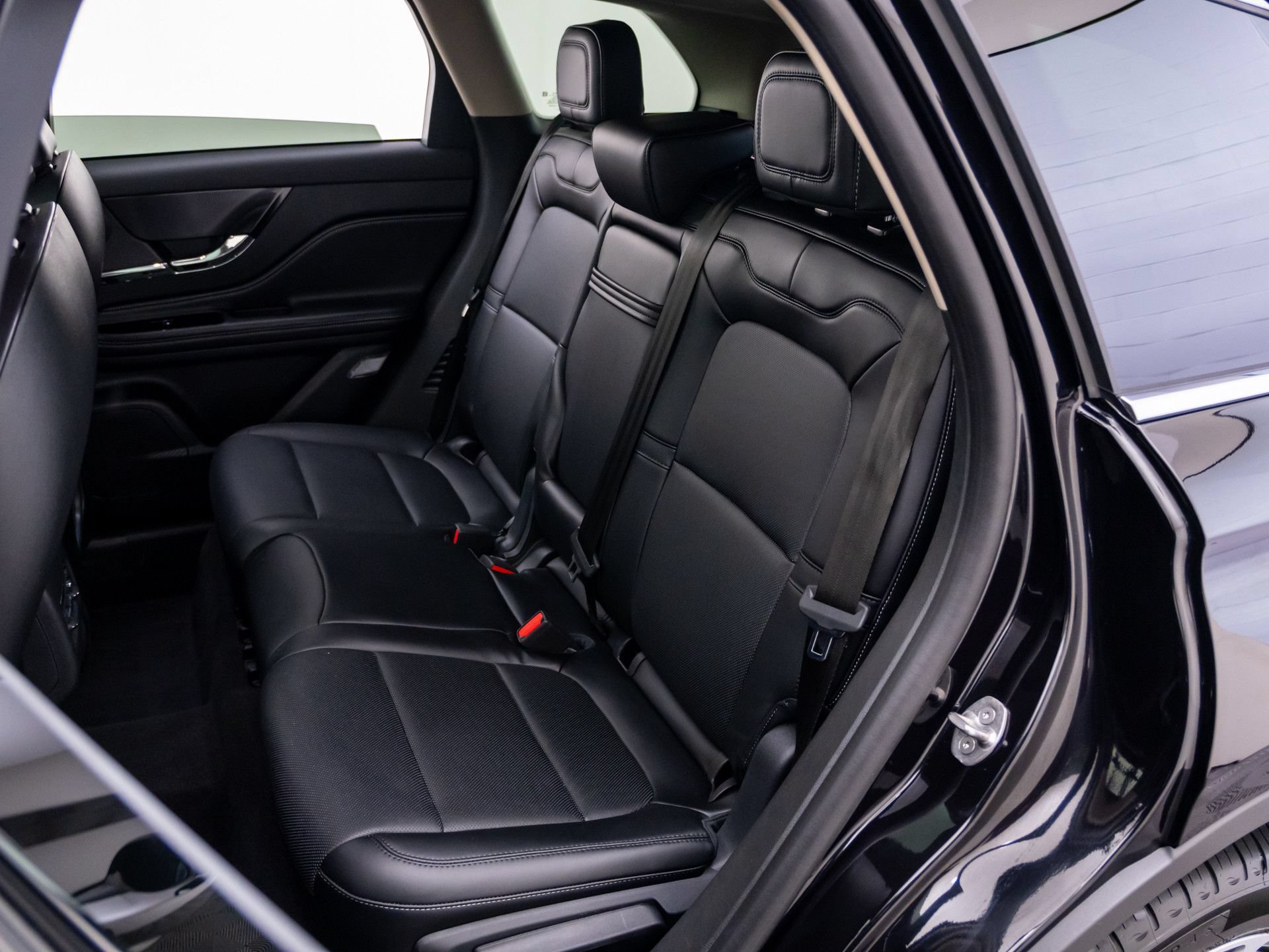 Used 2025 Lincoln Corsair AWD w/ Equipment Group 101A image 19