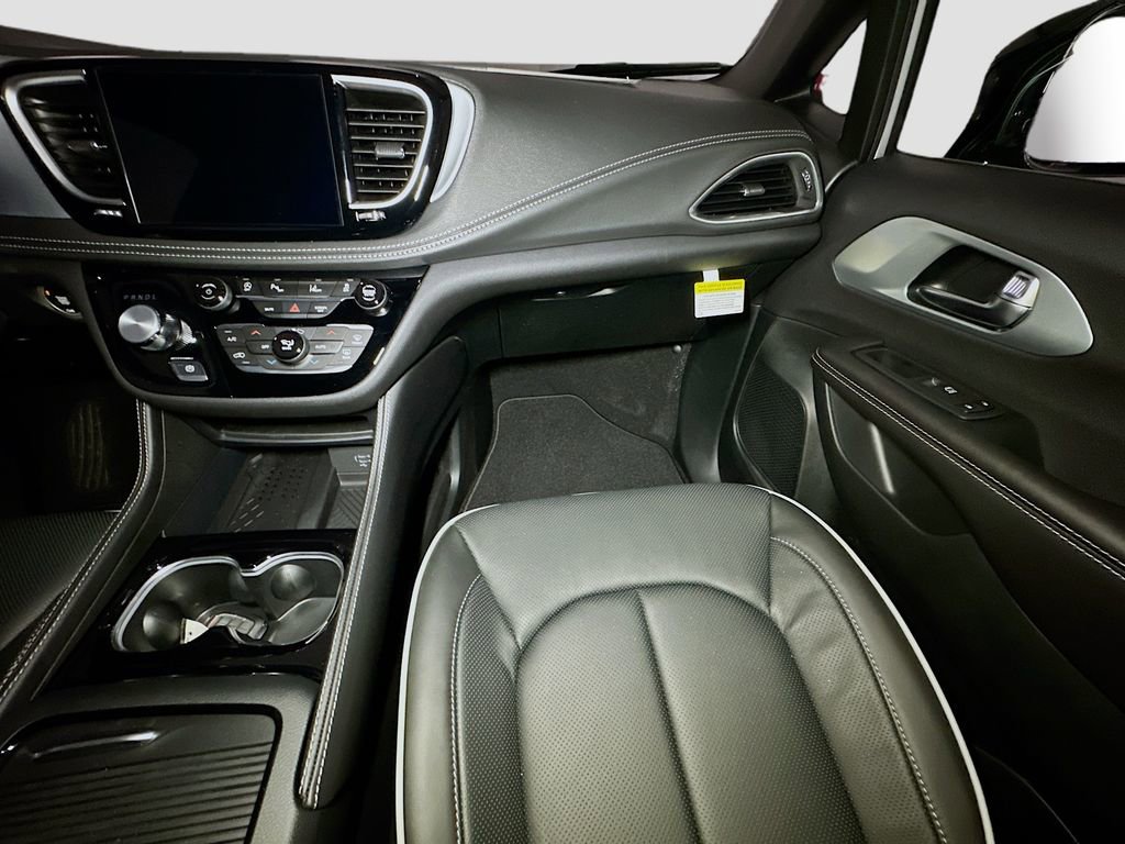 New 2026 Chrysler Pacifica Limited AWD/4WD image 26