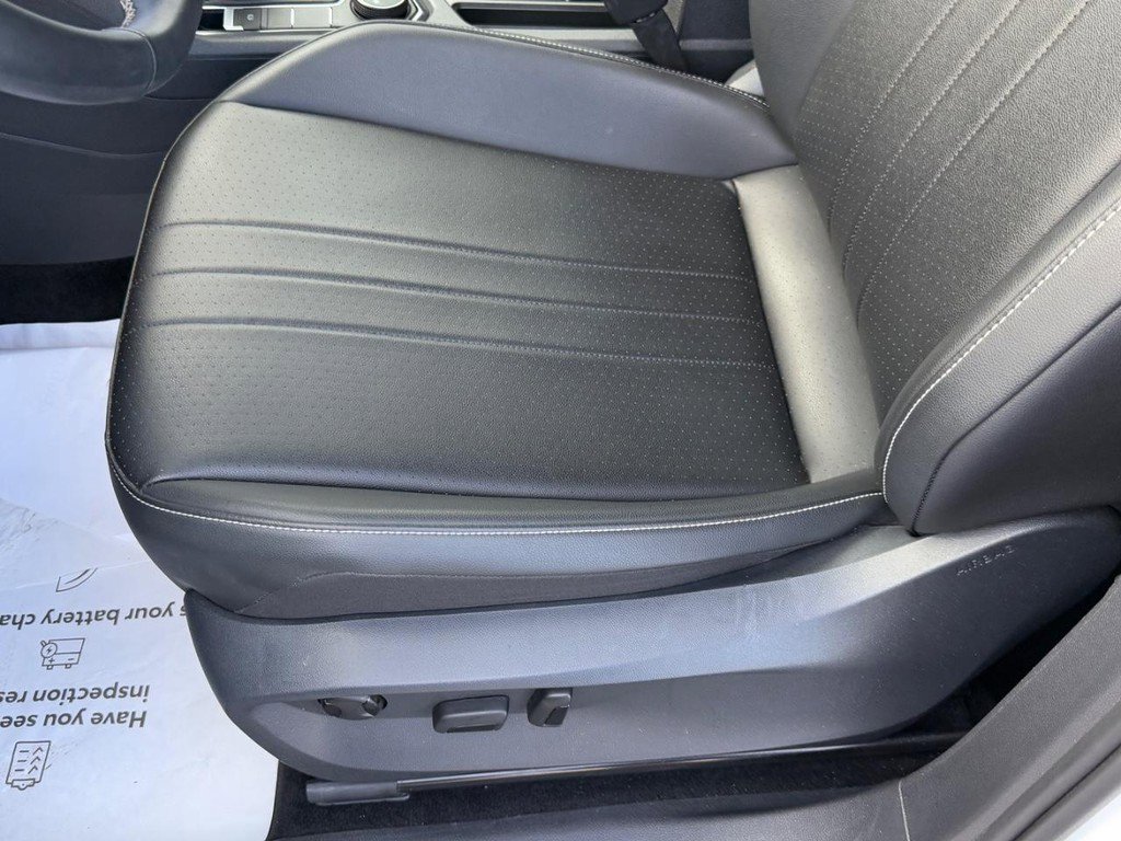 Used 2024 Volkswagen Tiguan SE image 15