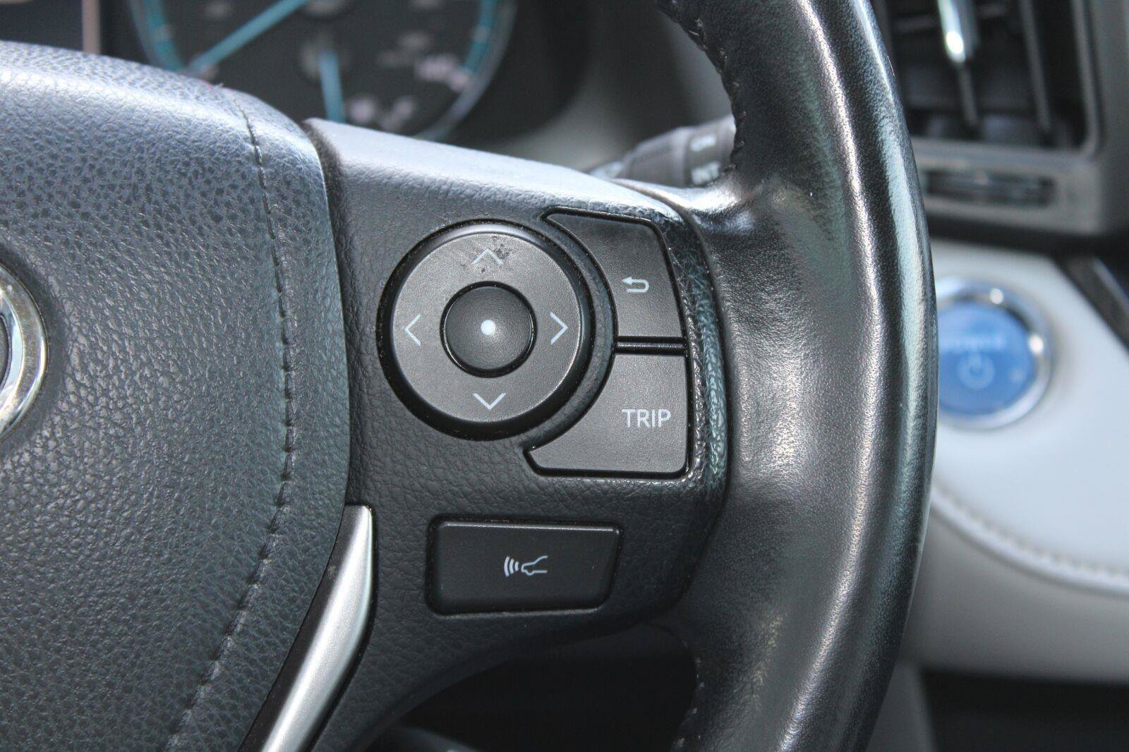 Used 2018 Toyota RAV4 XLE AWD/4WD image 29