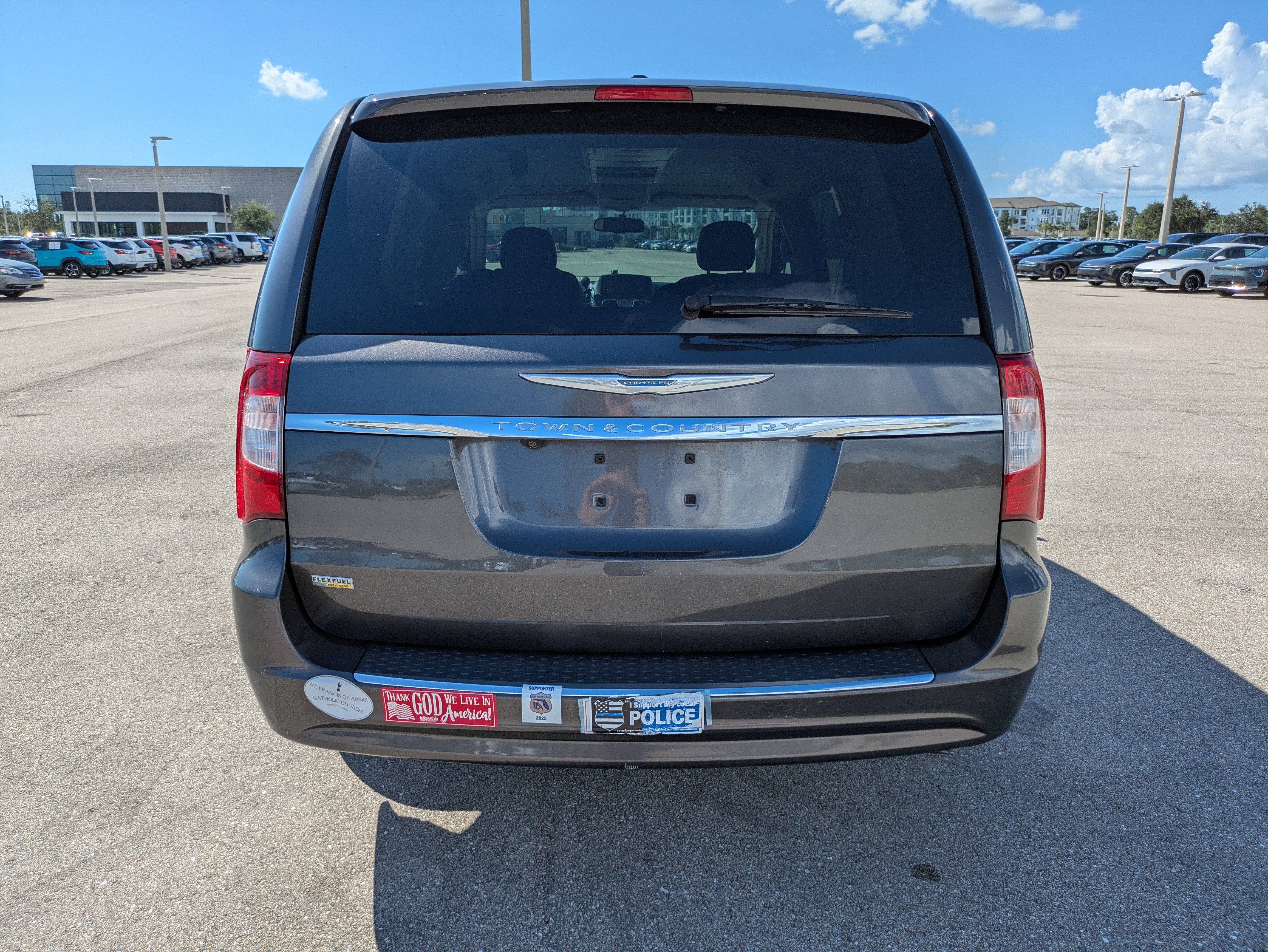 Used 2016 Chrysler Town & Country Touring FWD image 5