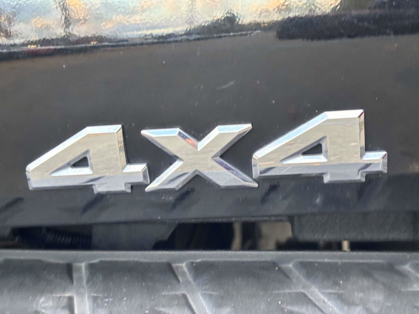 Used 2022 Nissan Titan S image 12