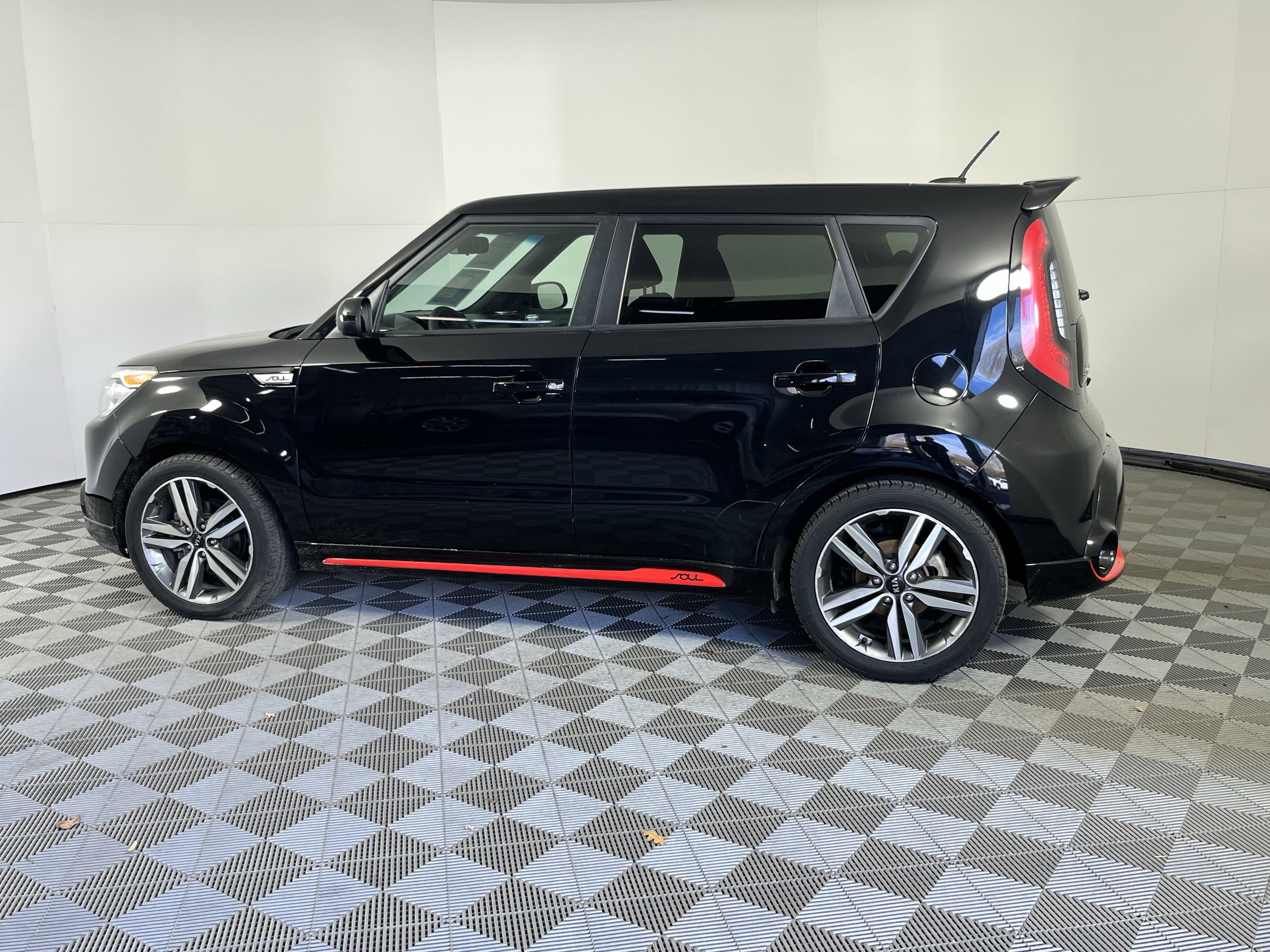 Used 2015 Kia Soul + video 2