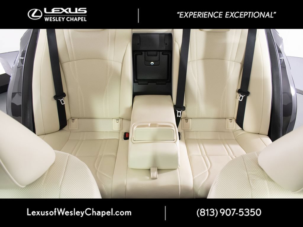 Certified 2022 Lexus ES 300h Ultra Luxury w/ Accessory Package 2 FWD image 15