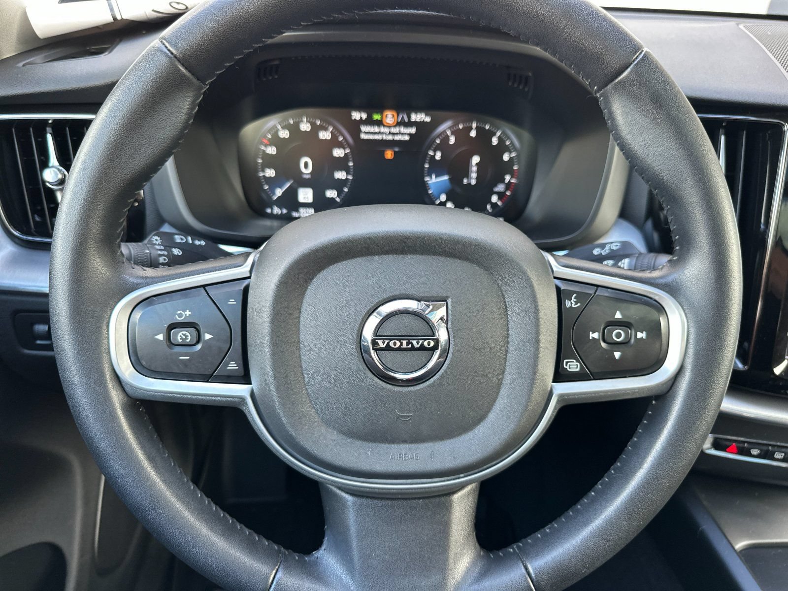 Used 2019 Volvo XC60 T6 Momentum w/ Multimedia Package AWD/4WD image 26