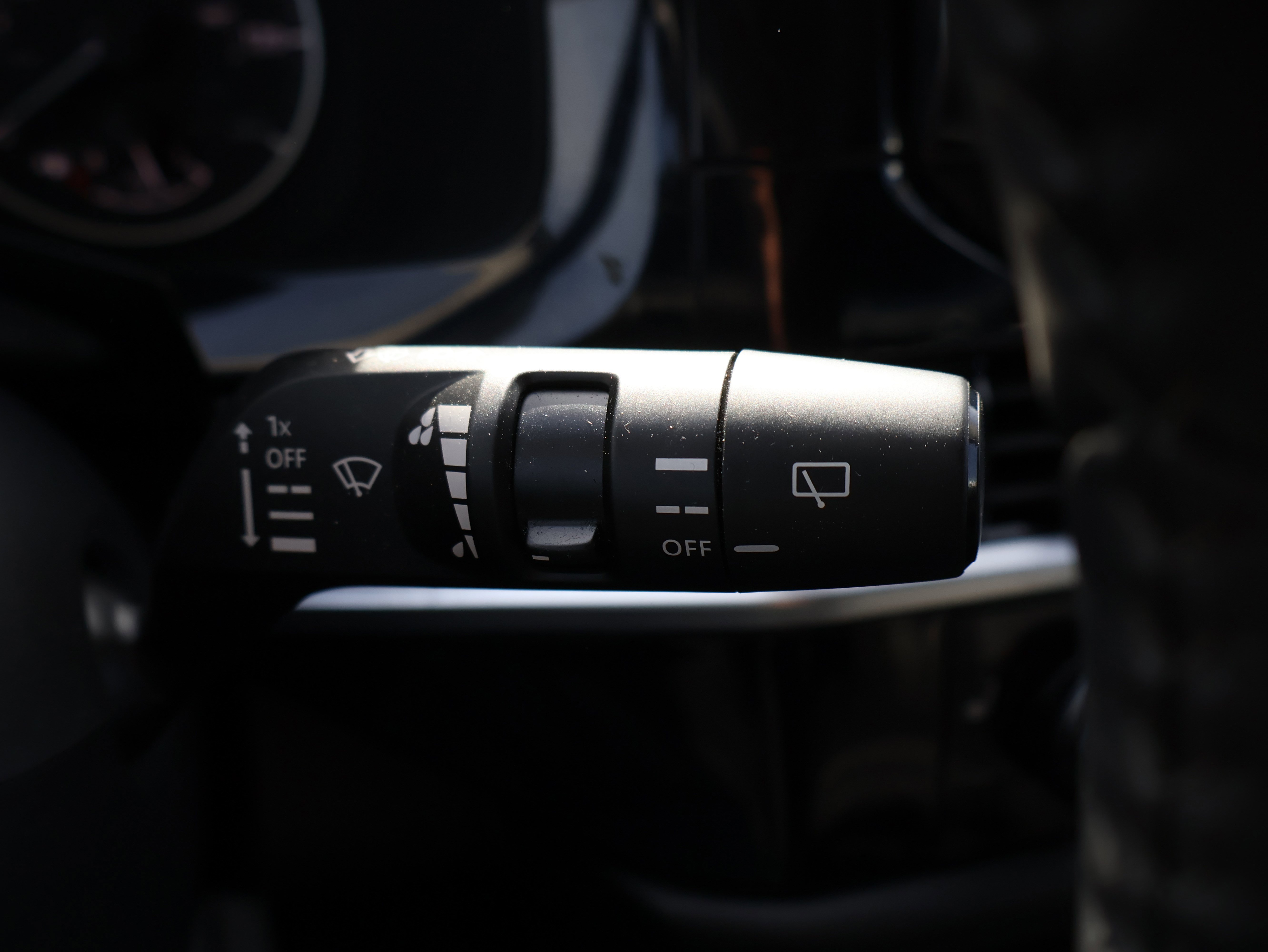 Used 2025 Nissan Pathfinder SL image 37