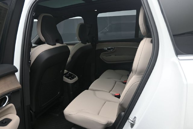 Used 2026 Volvo XC90 T8 Plus w/ Protection Package Premier AWD/4WD image 22