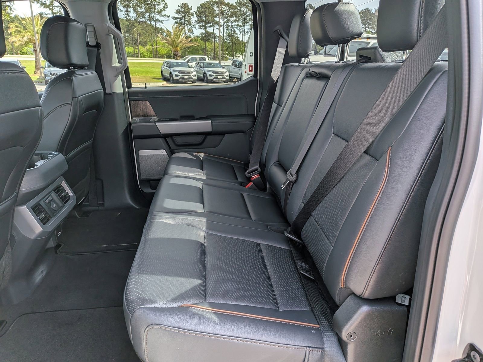 Used 2026 Ford F250 Lariat w/ Black Appearance Package image 8