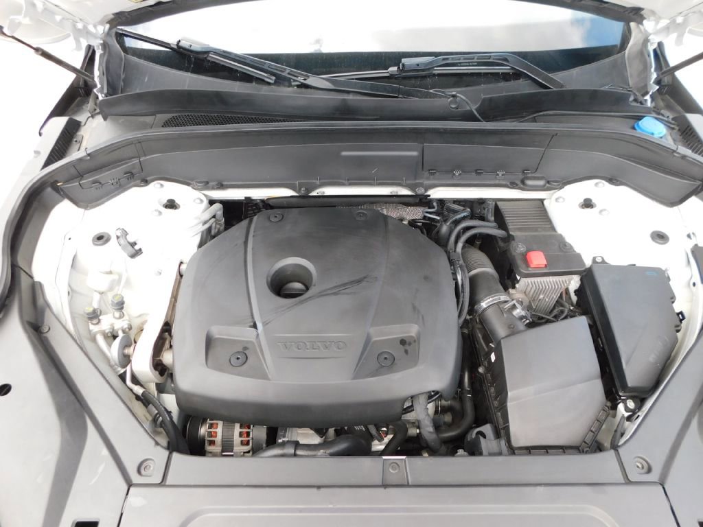 Used 2020 Volvo XC90 T5 Momentum w/ Protection Package Premier image 15