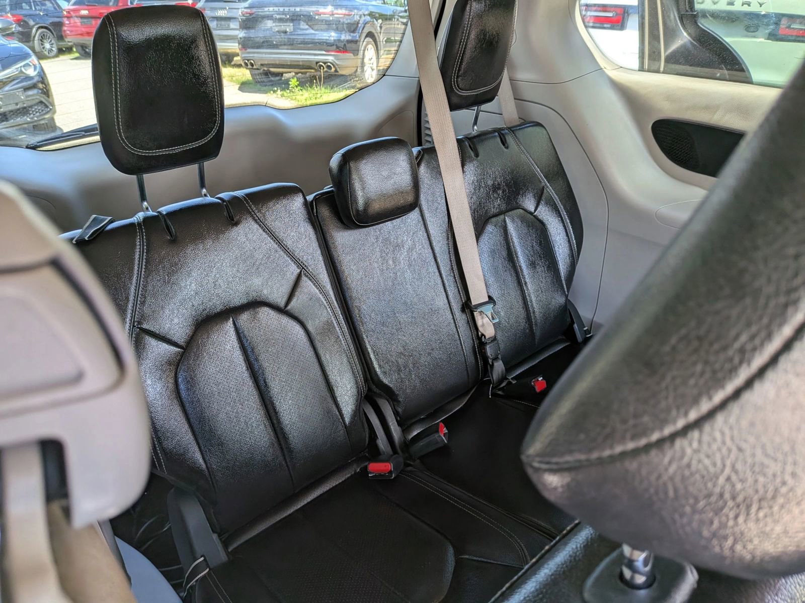Used 2022 Chrysler Pacifica Touring-L w/ Uconnect Theater Family Group FWD image 45