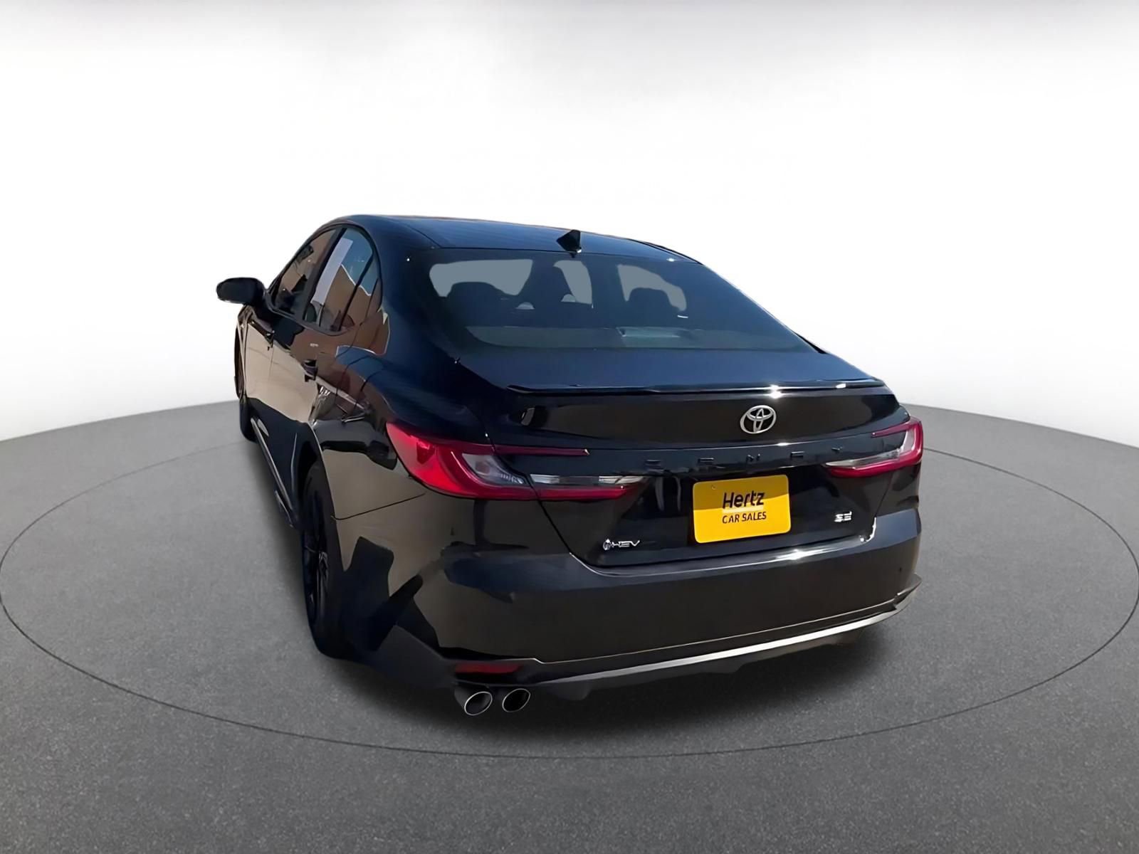 Used 2025 Toyota Camry SE FWD image 11