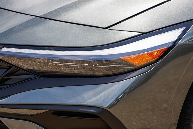 Certified 2025 Hyundai Elantra SEL FWD image 8