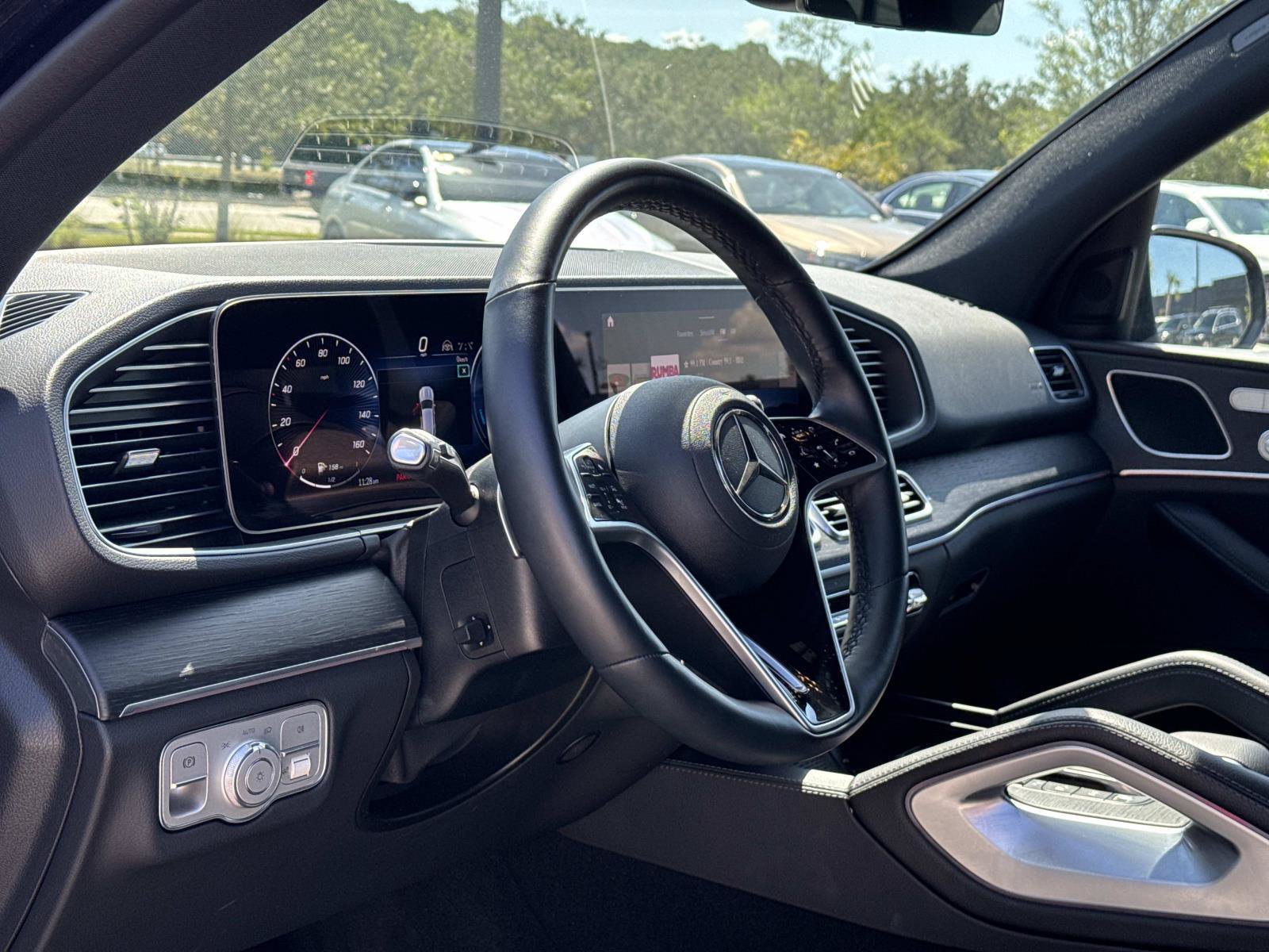 Used 2025 Mercedes-Benz GLE 450e 4MATIC w/ Driver Assistance Package image 15