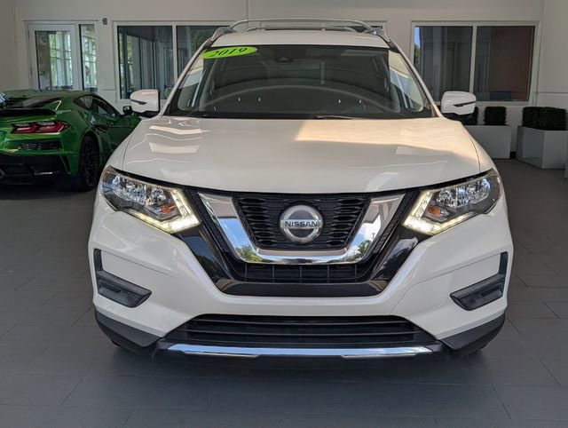 Used 2019 Nissan Rogue SV w/ Premium Package FWD image 2