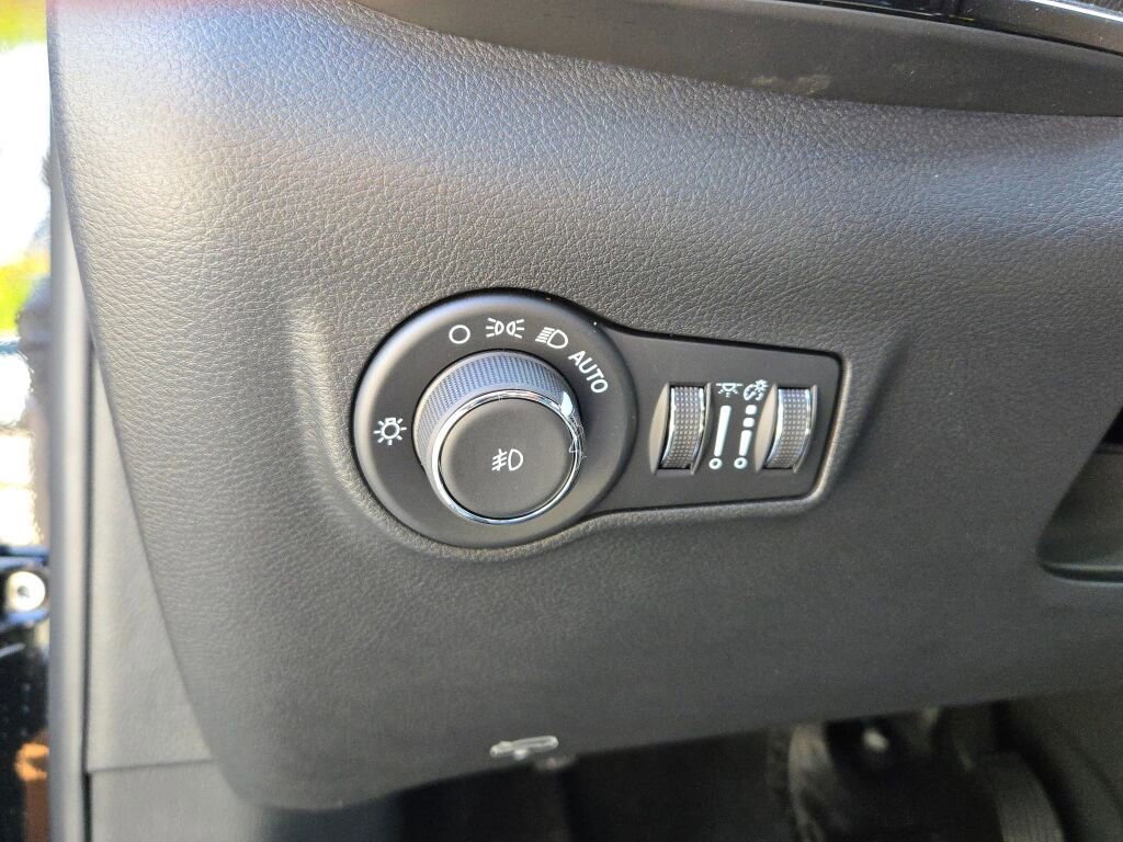 New 2026 Jeep Compass Latitude w/ Sun and Sound Group image 23