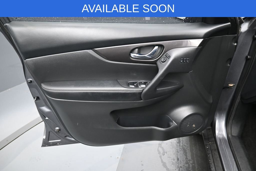 Used 2019 Nissan Rogue SV w/ Premium Package AWD/4WD image 4