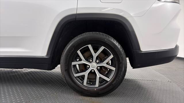 Used 2024 Jeep Grand Cherokee L Limited w/ Luxury Tech Group II AWD/4WD image 37