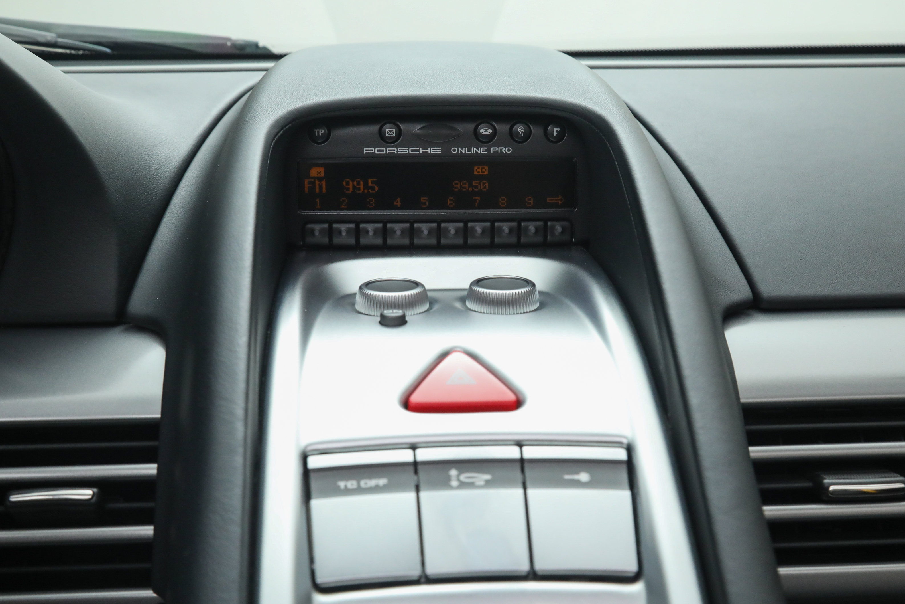 Used 2005 Porsche Carrera GT RWD image 35