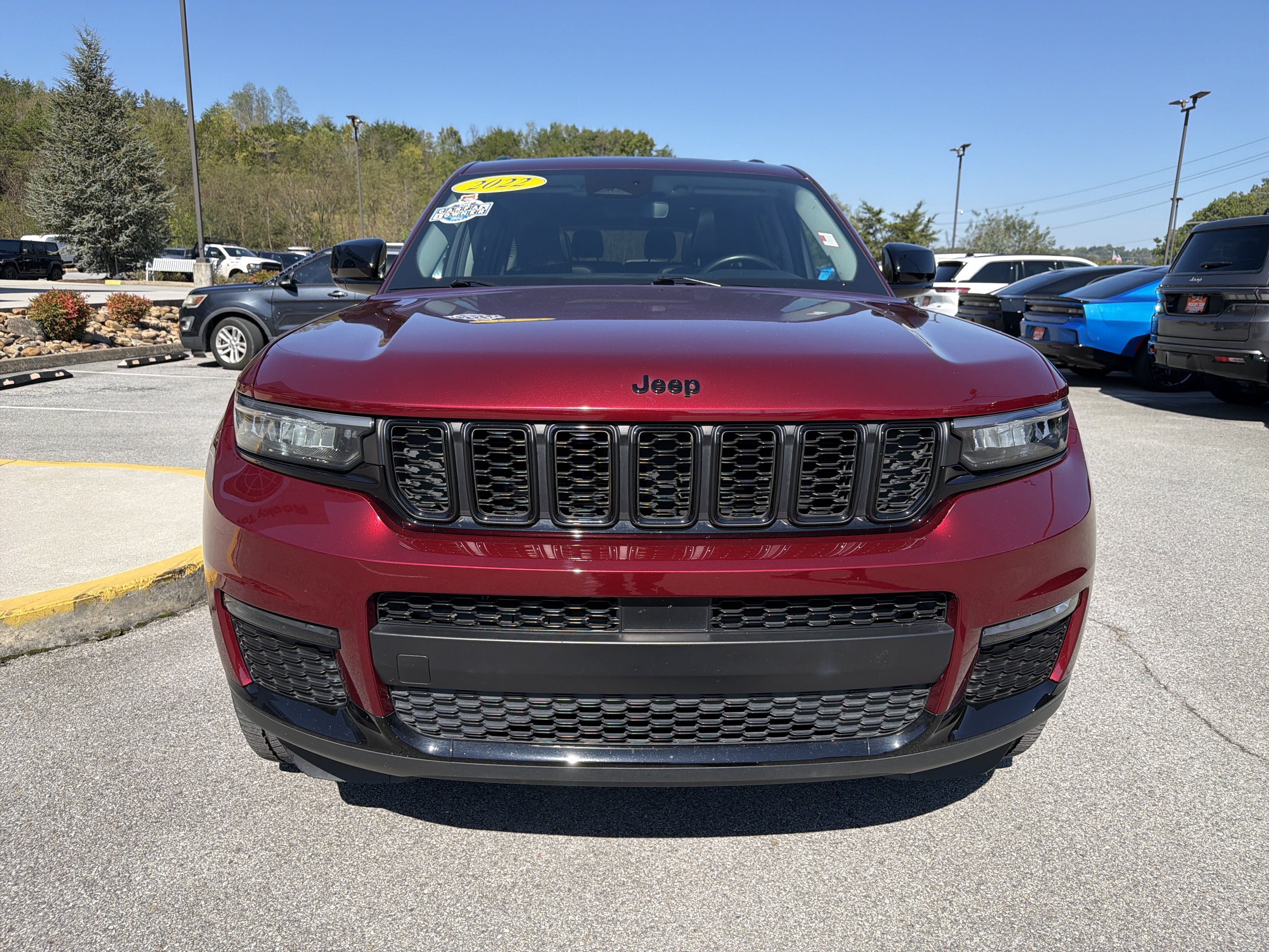 Used 2022 Jeep Grand Cherokee L Limited w/ Black Appearance Package AWD/4WD image 3