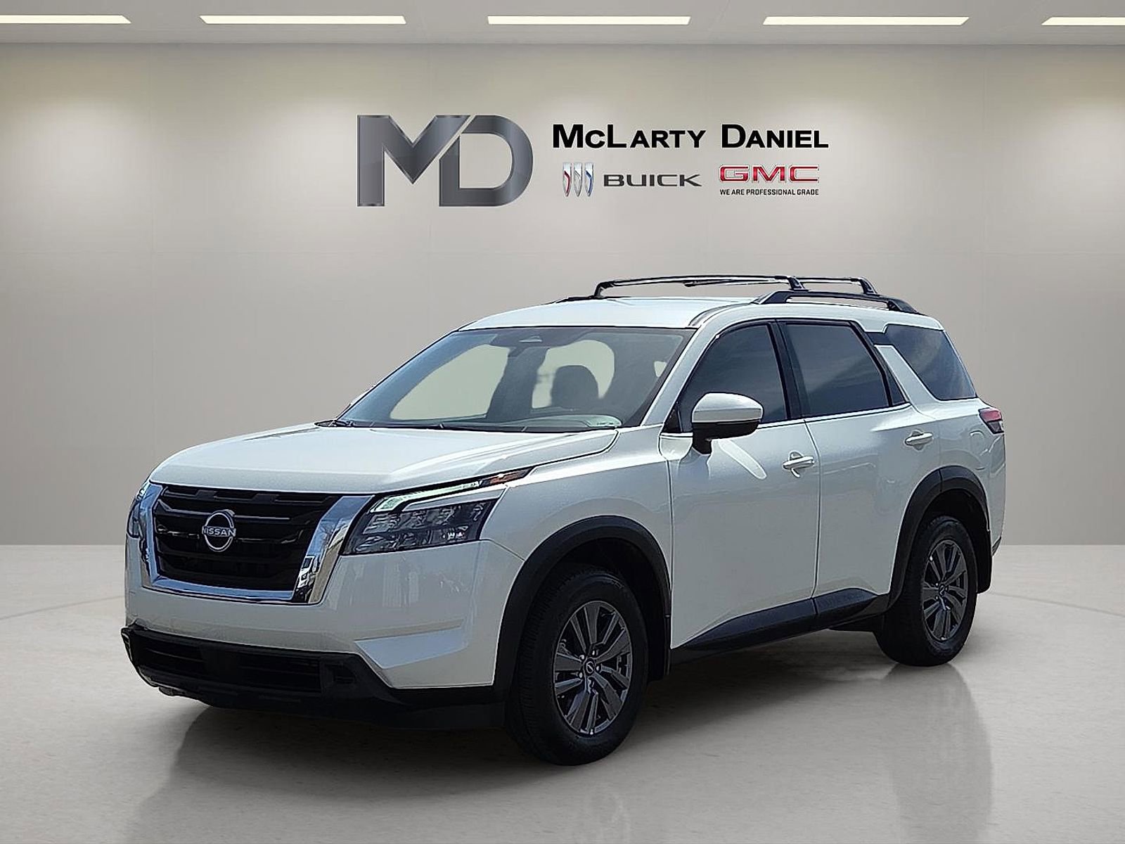 Used 2024 Nissan Pathfinder SV AWD/4WD image 2