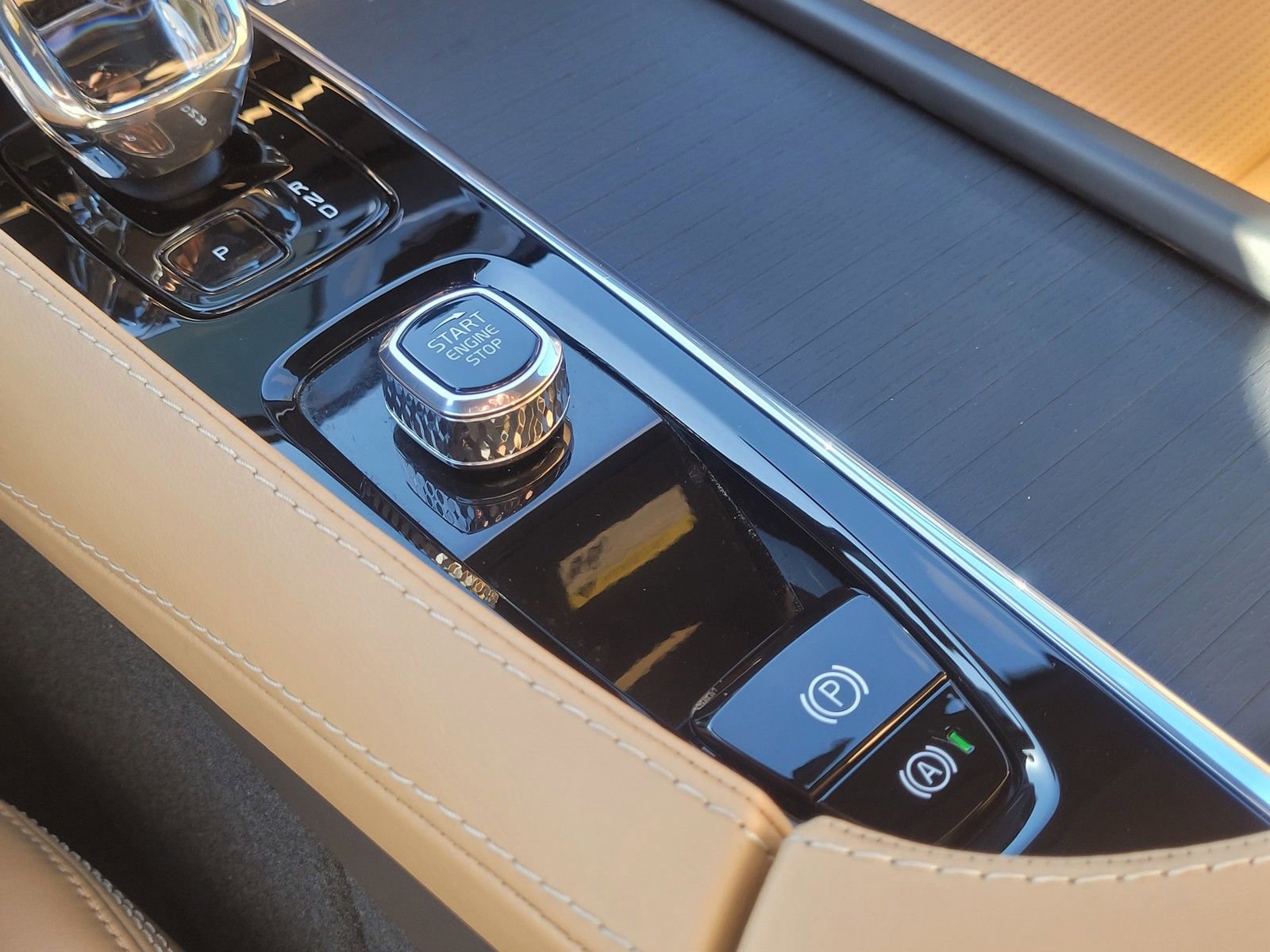 Certified 2023 Volvo XC90 T8 Ultimate AWD/4WD image 26