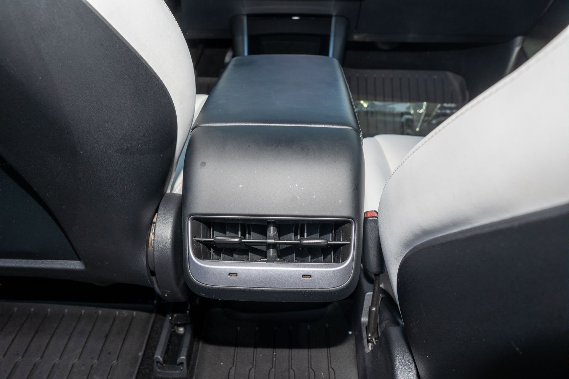 Used 2020 Tesla Model 3 Standard Range Plus image 18