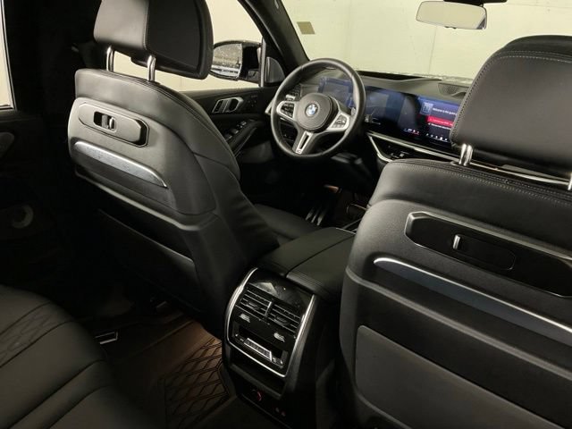Certified 2025 BMW X7 M60i AWD/4WD image 35