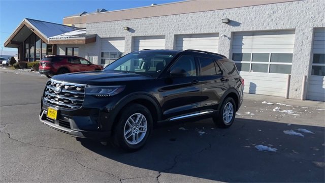 Used 2025 Ford Explorer Active image 5