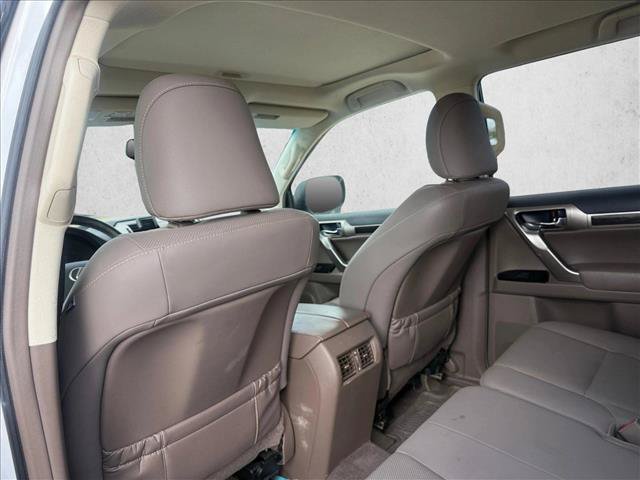 Used 2019 Lexus GX 460 w/ Preferred Accessory Package AWD/4WD image 14