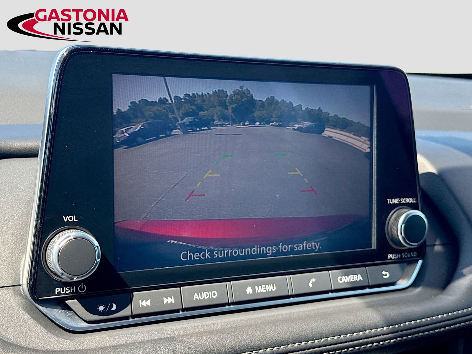 Used 2025 Nissan Rogue S FWD image 17