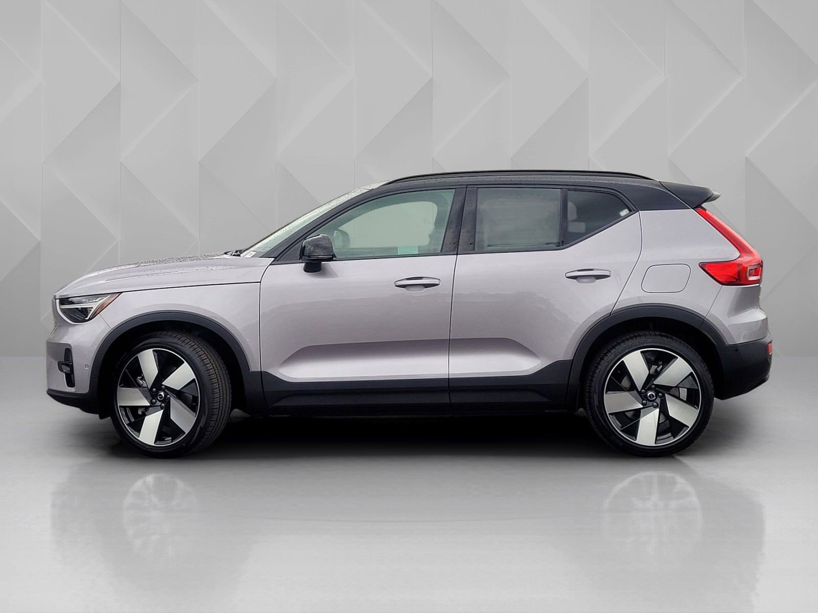 New 2026 Volvo EX40 Plus w/ Climate Package image 3