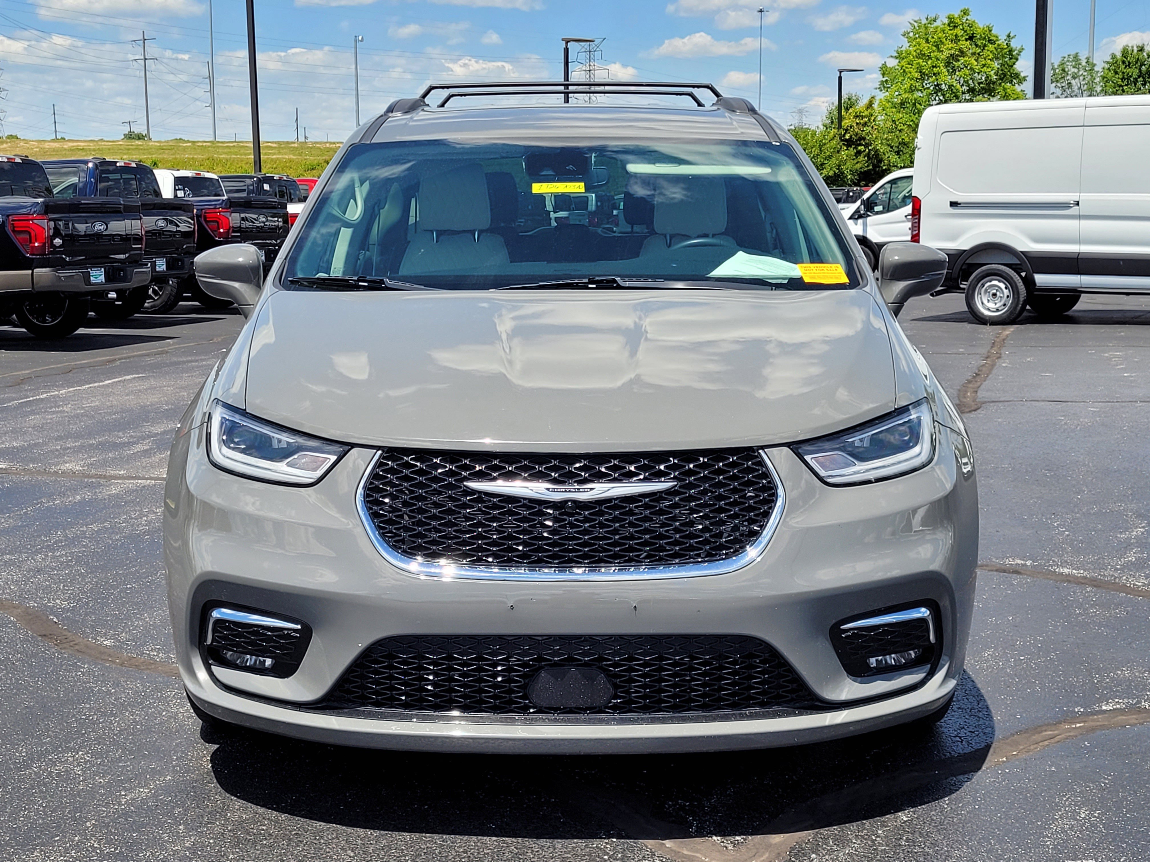Used 2022 Chrysler Pacifica Touring-L FWD image 9