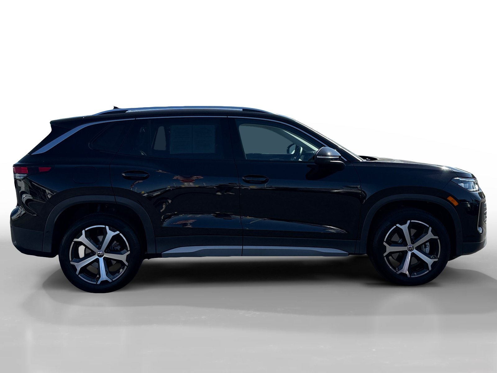 Certified 2025 Volkswagen Tiguan SE AWD/4WD image 6