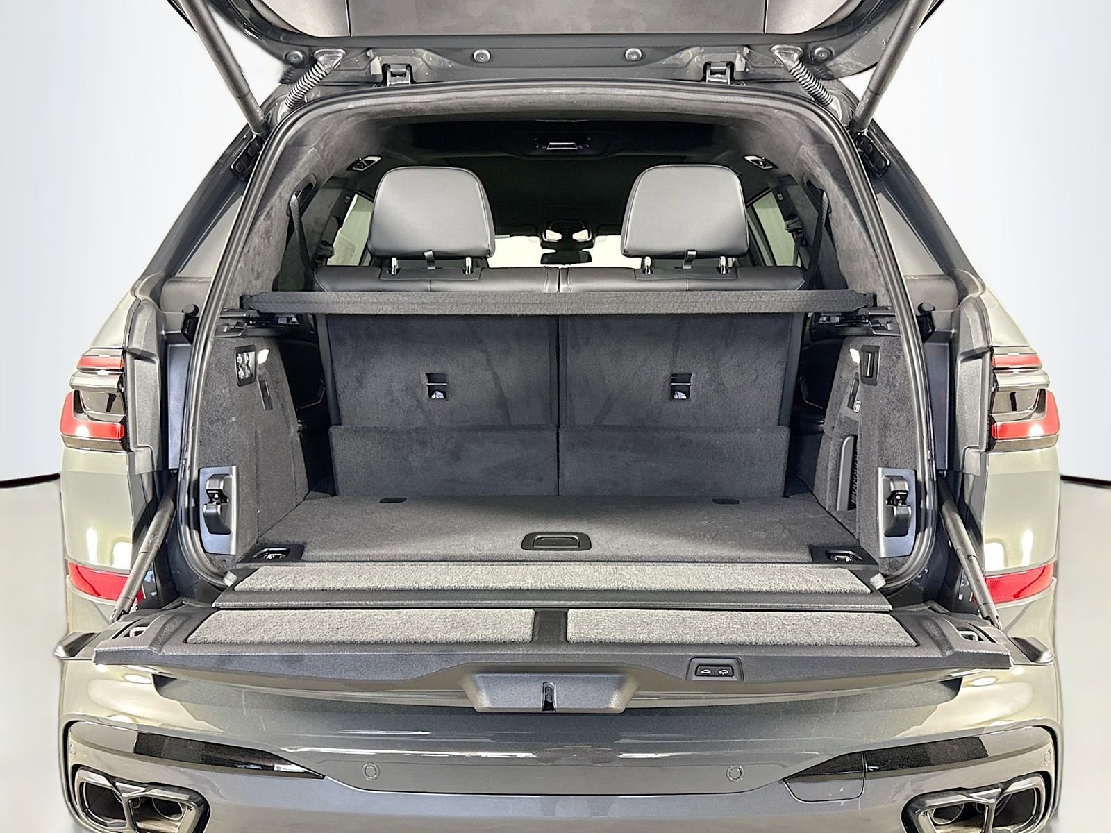 New 2026 BMW X7 M60i image 28