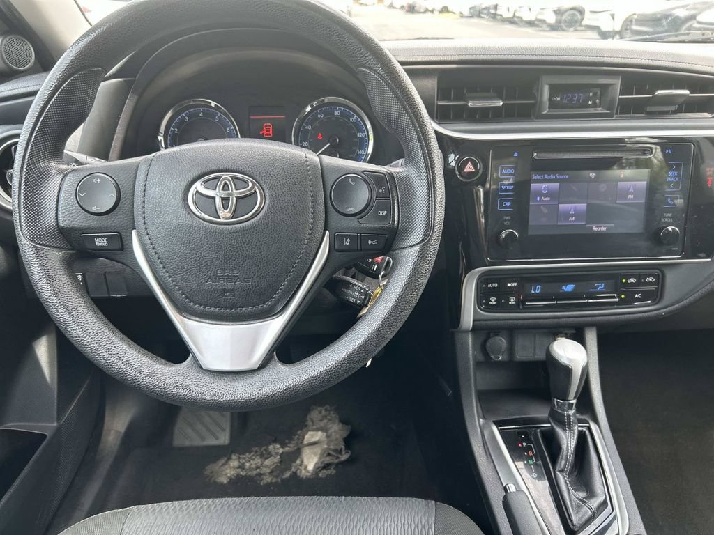Used 2018 Toyota Corolla LE FWD image 16