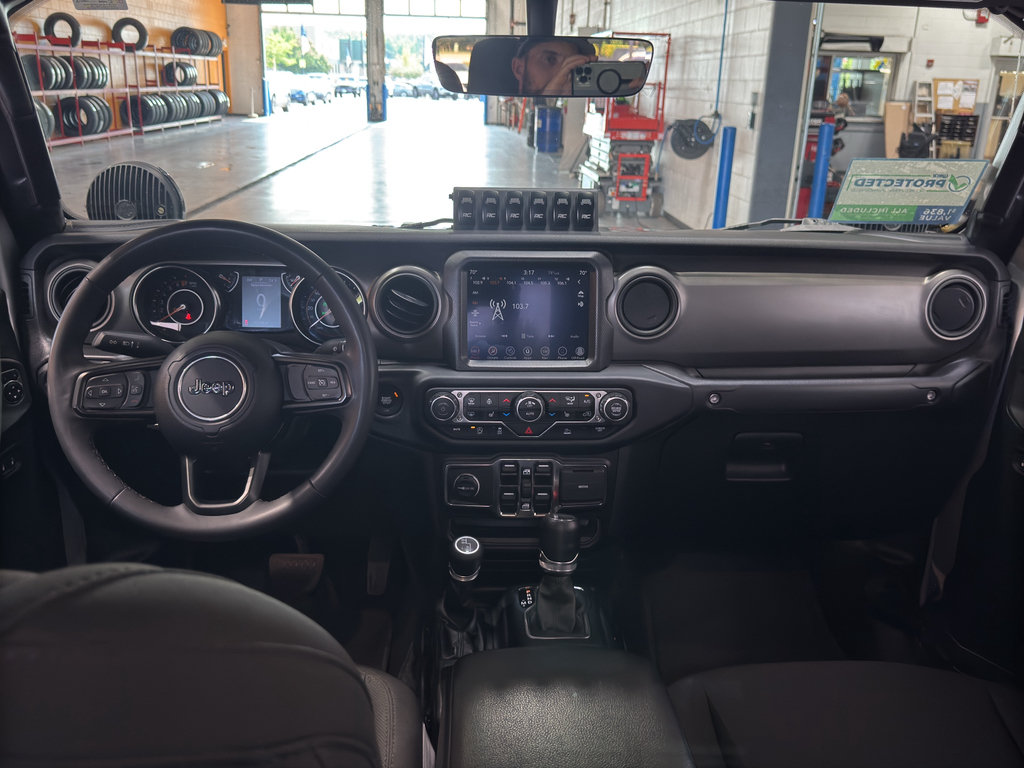 Used 2023 Jeep Gladiator Sport AWD/4WD image 12