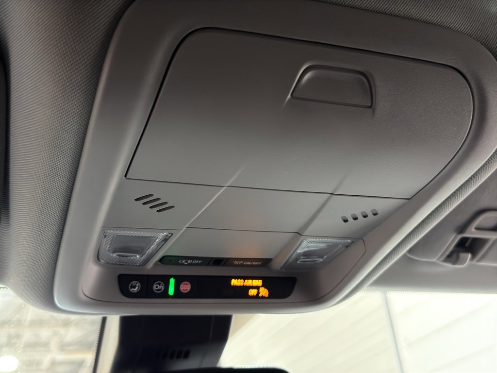 Used 2024 GMC Terrain SLE w/ Driver Convenience Package image 34