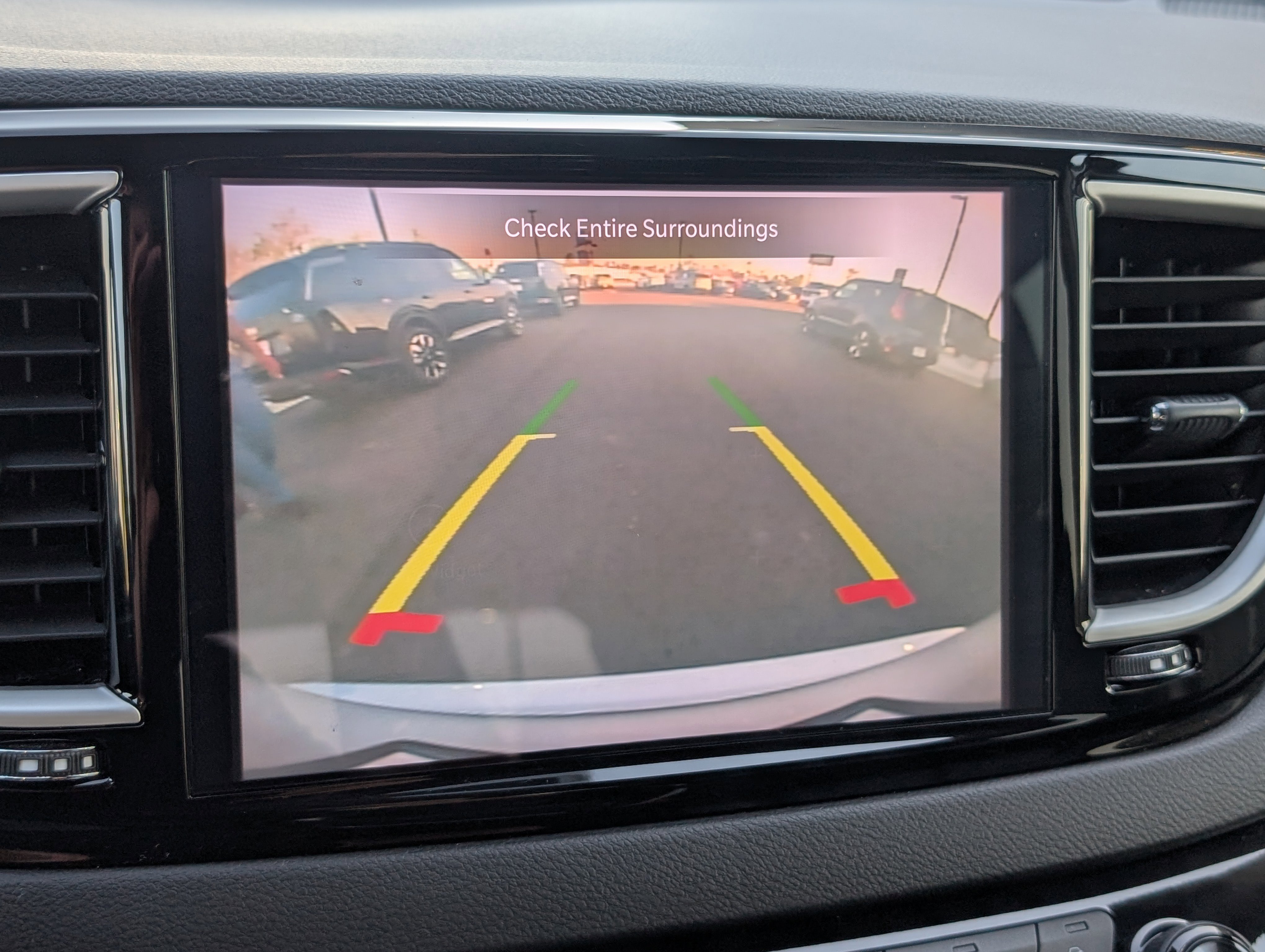 Used 2024 Chrysler Pacifica Touring-L image 18