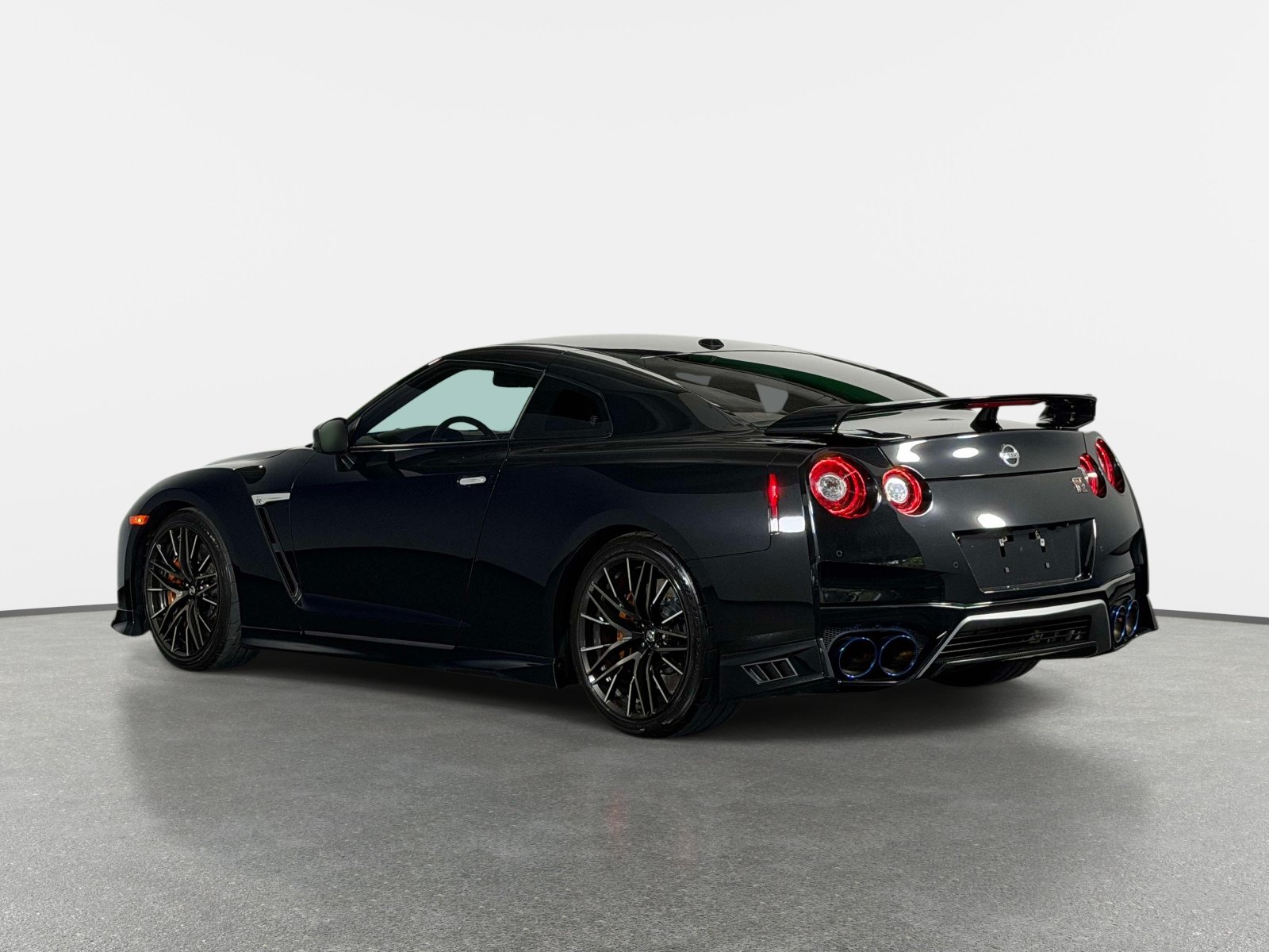 Used 2021 Nissan GT-R Premium AWD/4WD image 5