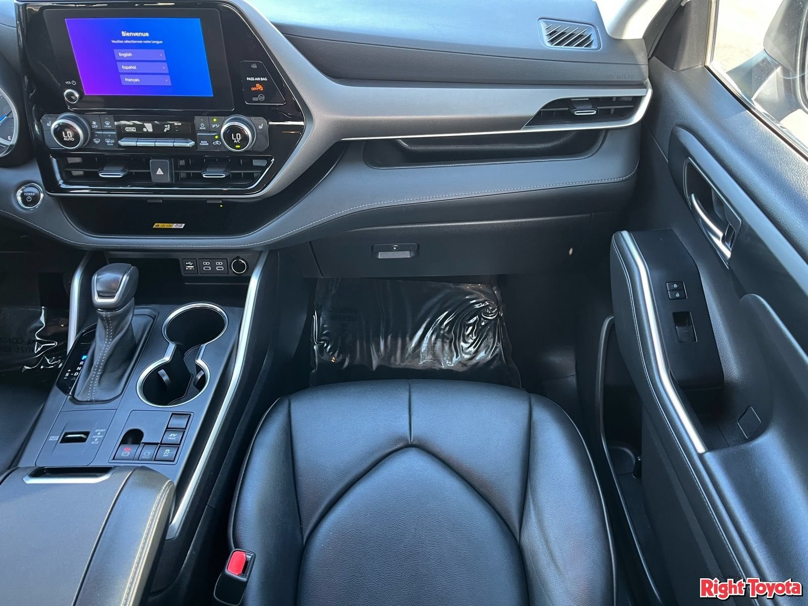 Used 2023 Toyota Highlander XLE FWD image 17