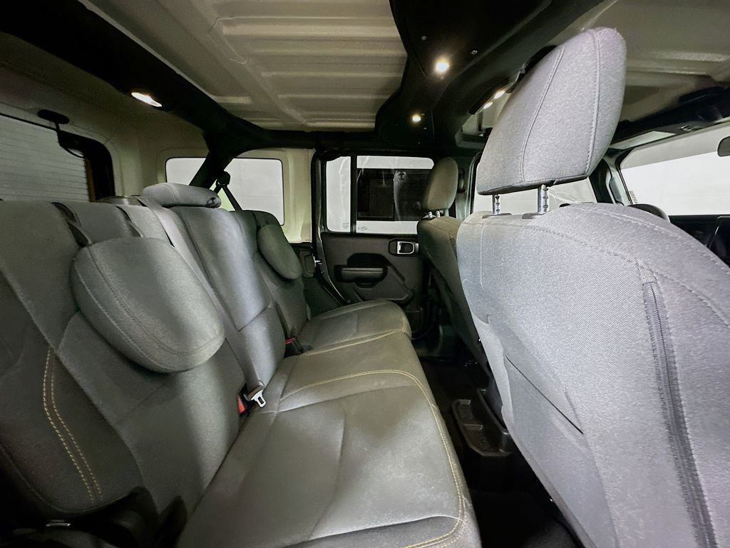 Used 2024 Jeep Wrangler Unlimited image 11