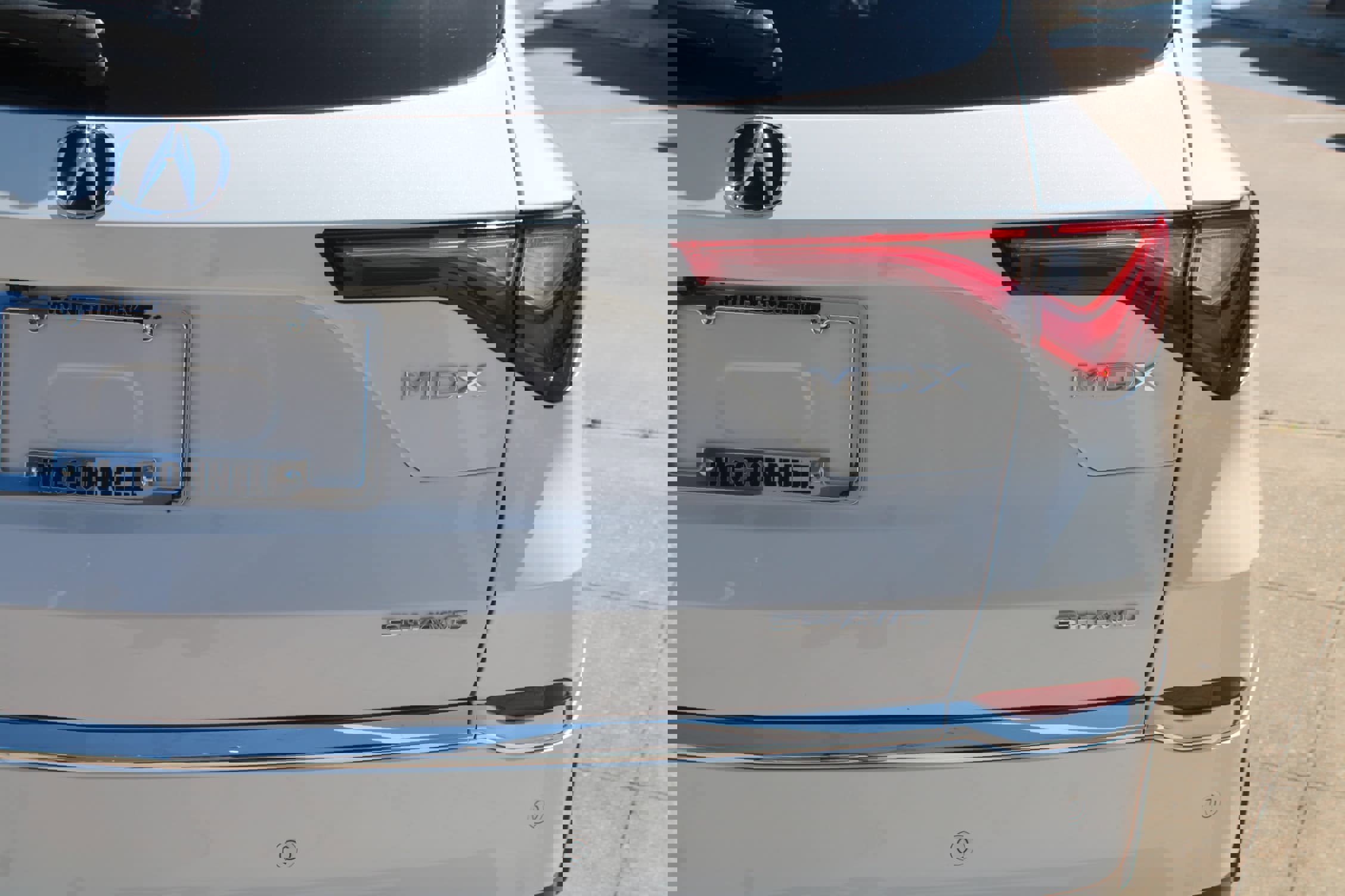 Used 2023 Acura MDX SH-AWD w/ Advance Package image 5