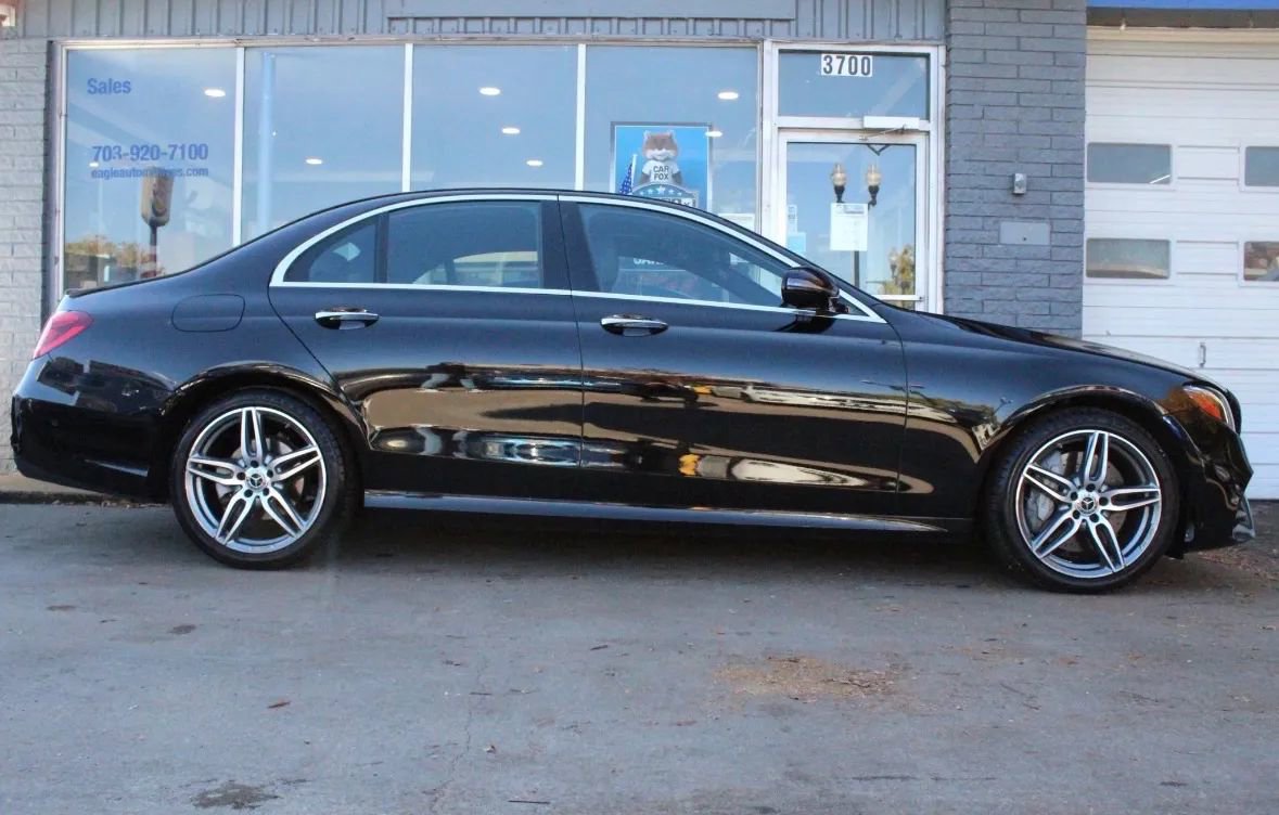 Used 2017 Mercedes-Benz E 300 4MATIC image 2